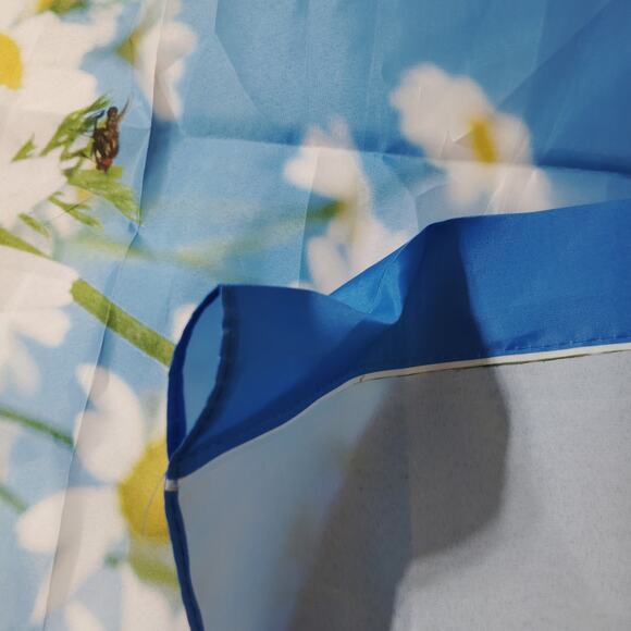 Spring Summer Daisy Garden Flag – 28x40 Inch Outdoor Banner, Single-Sided - Picture 4 of 4